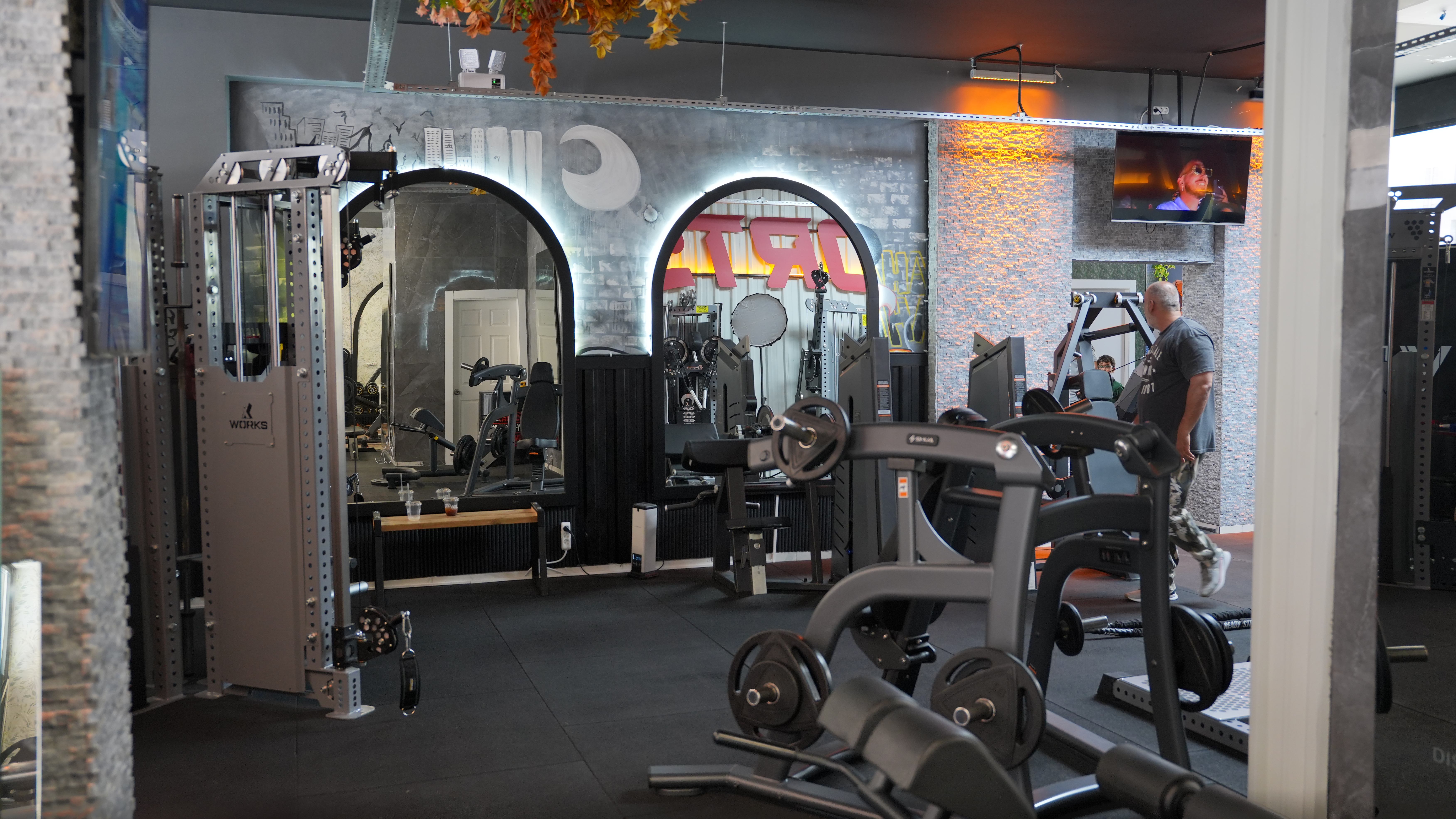 Karşıyaka fitness club antrenman alanı